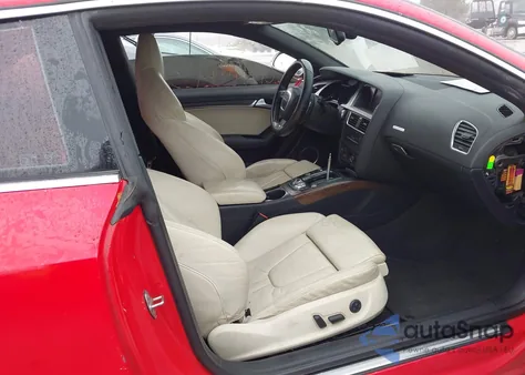 2010 Audi S5 4.2 Premium Plus z USA, uszkodzony, nr VIN WAUVVAFR3AA019590